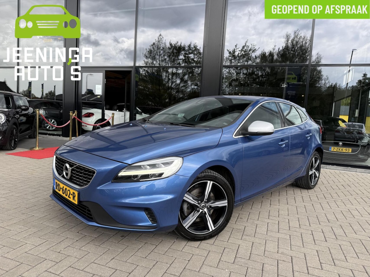 Volvo V40 - 2.0 T4 R-Design|Trekhaak|Navi|Stoelverwarming - AutoWereld.nl