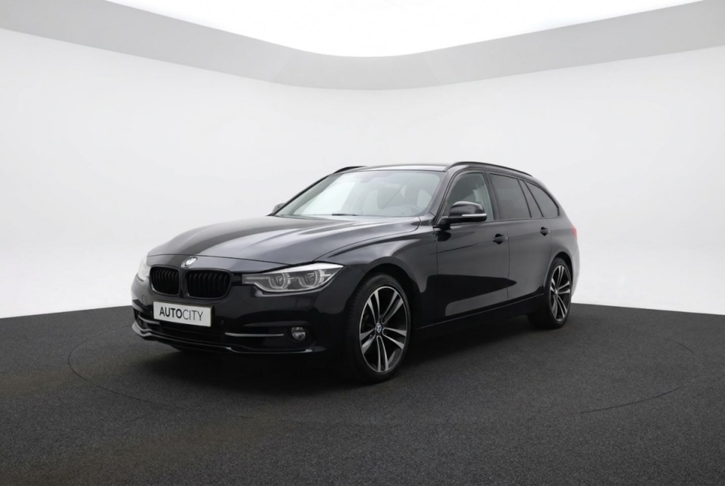 BMW 3-serie Touring - 320 i Sport Line Shadow Camera l Leder l Elektrische Achterklep - AutoWereld.nl