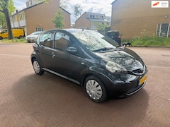 Toyota Aygo - Airco / 120.000 km / Volledig historie bekend / Leuke auto