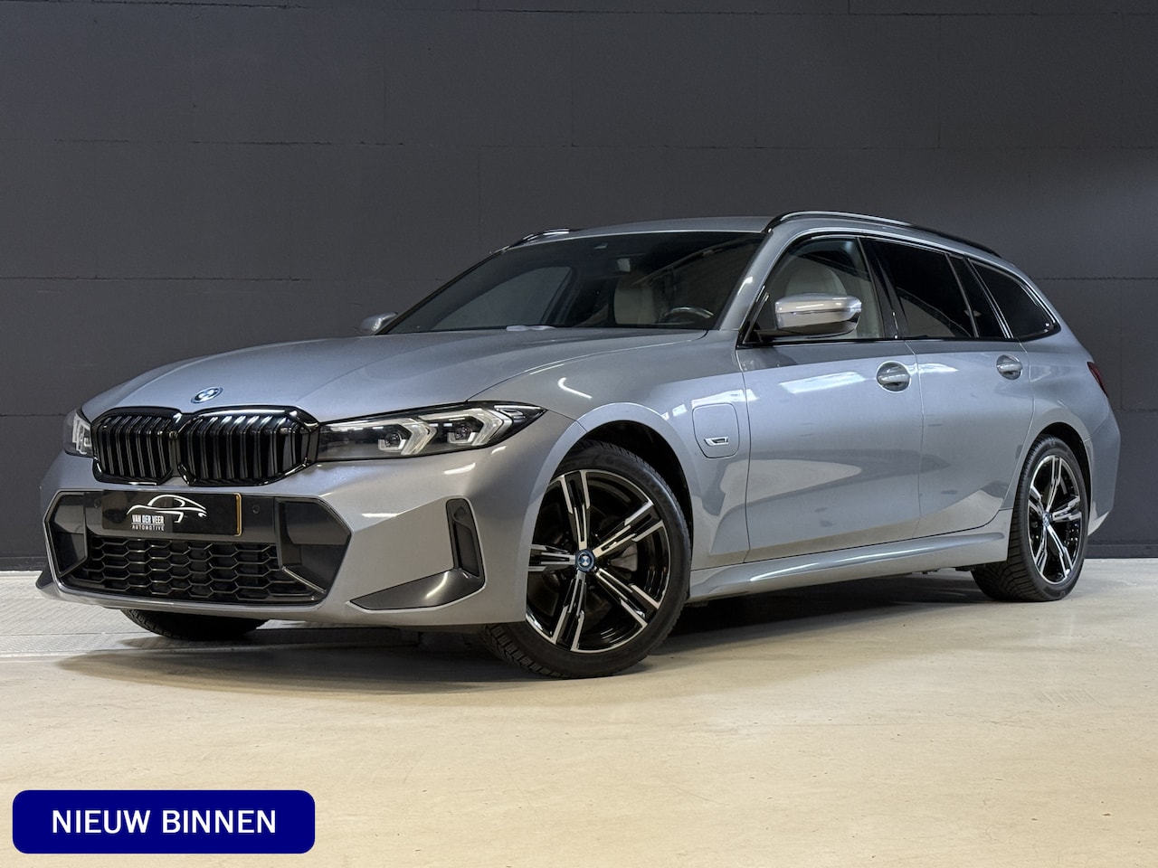 BMW 3-serie Touring - 330e | M-pakket | Lederen sportstoelen | Harman/Kardon | Sfeerverlichting | Full LED - AutoWereld.nl