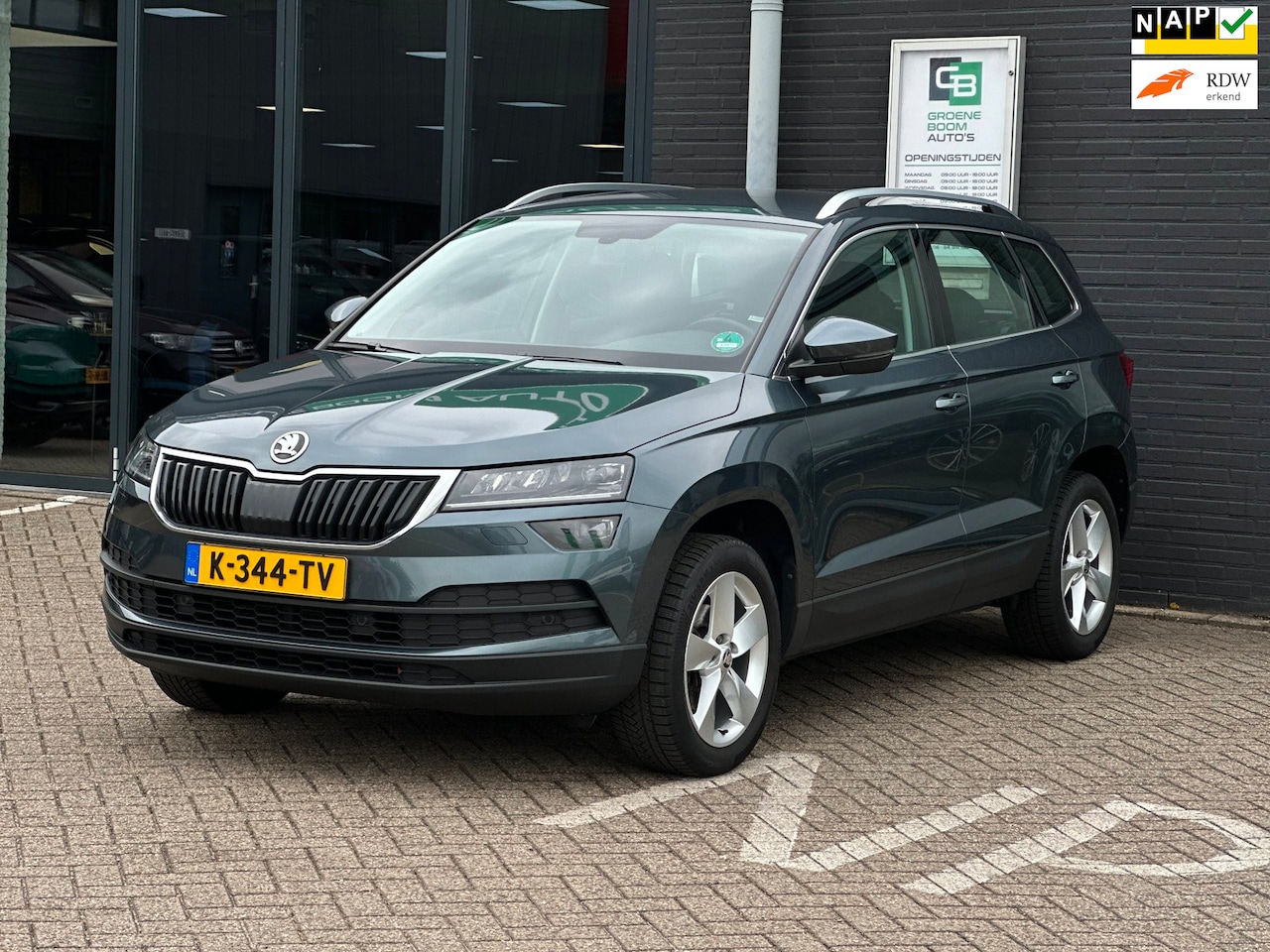 Skoda Karoq - 1.0 TSI Business Edition Plus/1STE EIG/CARPLAY/CAMERA/NAVI/NETTE STAAT!! - AutoWereld.nl