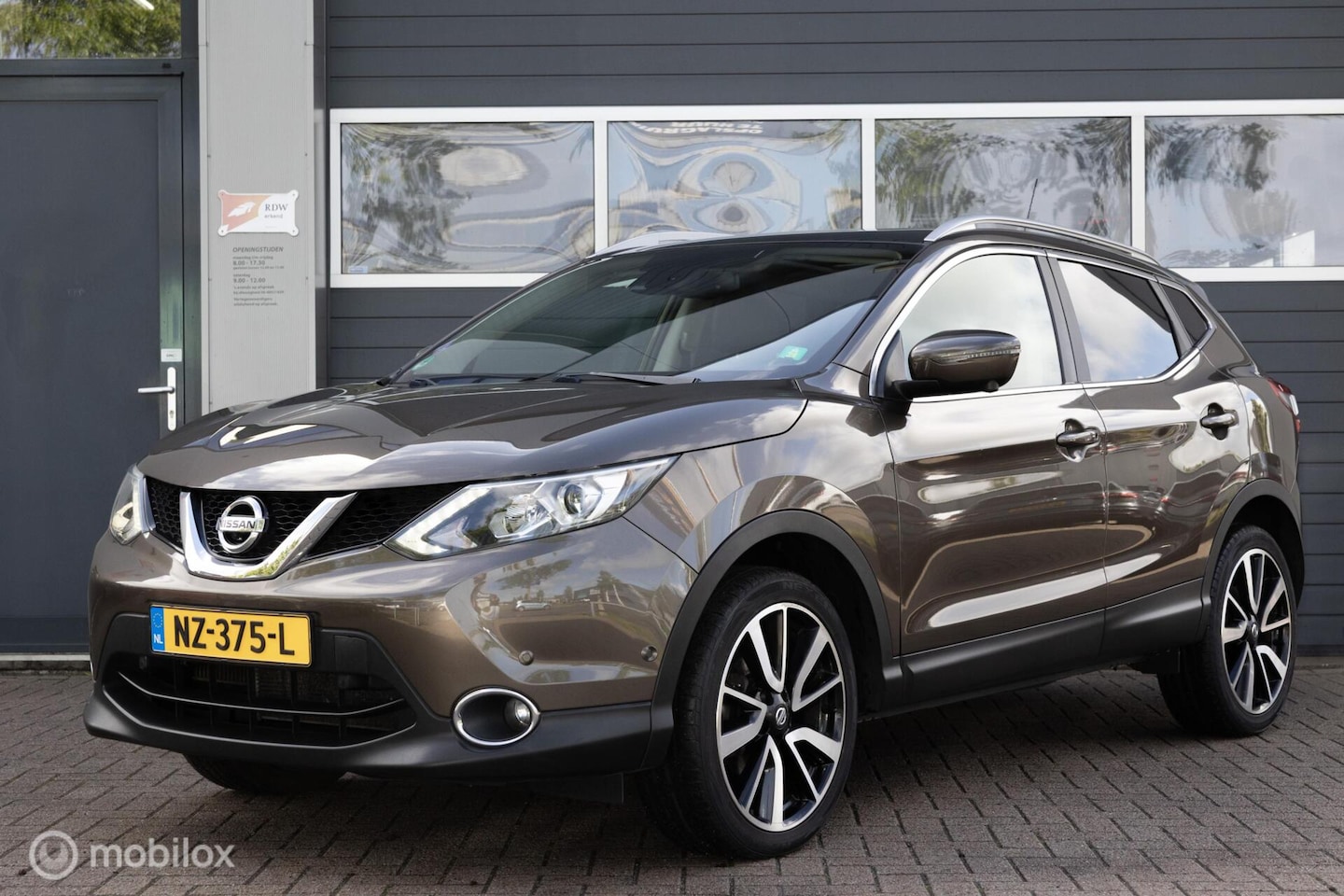 Nissan Qashqai - 1.2 Tekna PANO CAMERA NWE DISTRIBUTIE - AutoWereld.nl