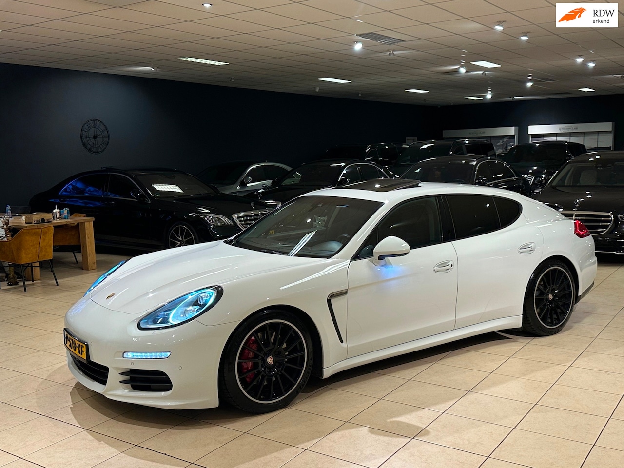 Porsche Panamera - 3.0D GTS|3xTV/SOFTCLOSE/360/LED/KEYLESS/VOLL - AutoWereld.nl