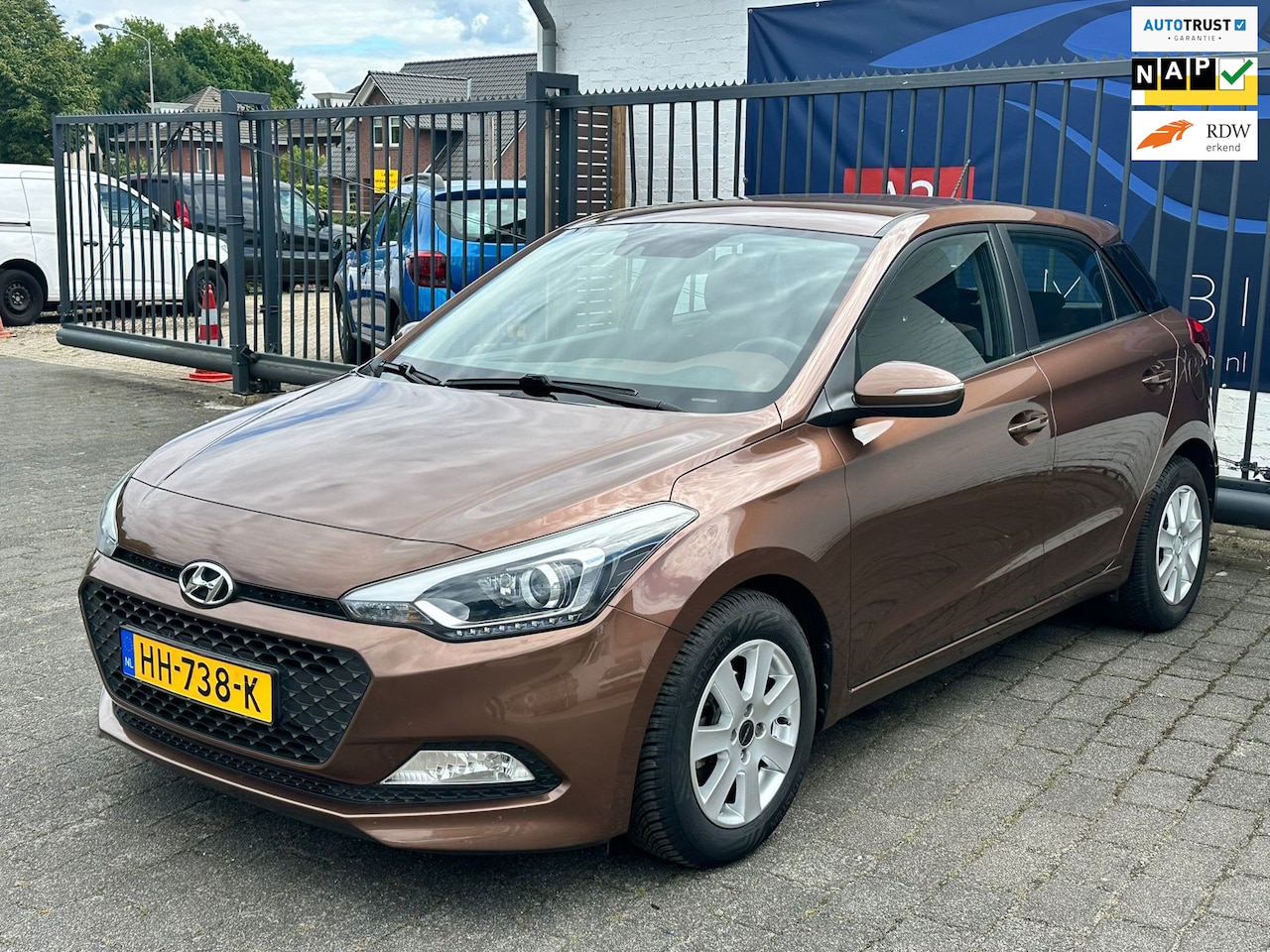 Hyundai i20 - 1.2 HP i-Motion Comfort / AIRCO / CRUISE CONTROL / SENSOREN / NAP!! - AutoWereld.nl