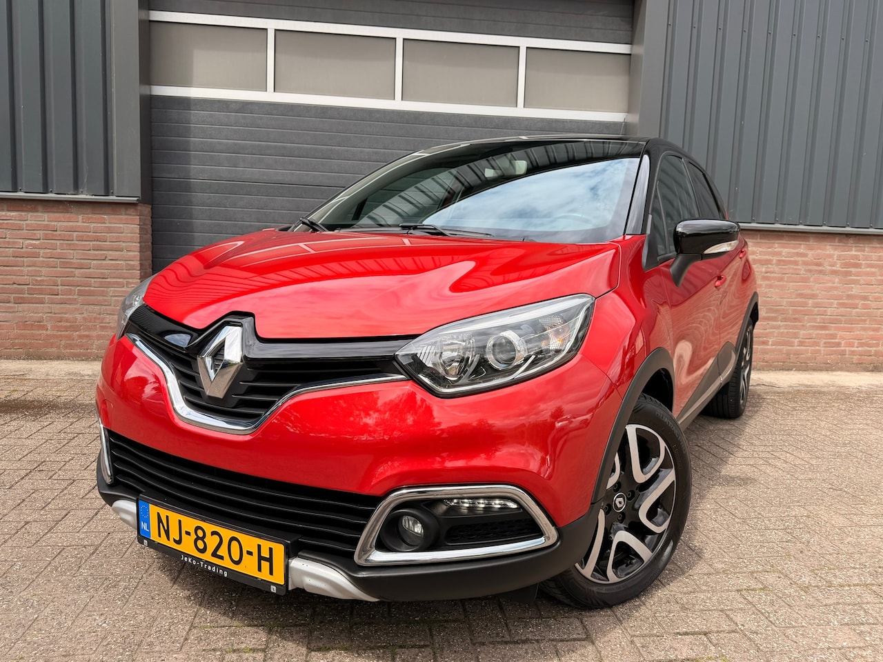 Renault Captur - 1.2 TCe 120PK Xmod / Leder / Trekhaak 1200KG / Achteruitrijcamera - AutoWereld.nl