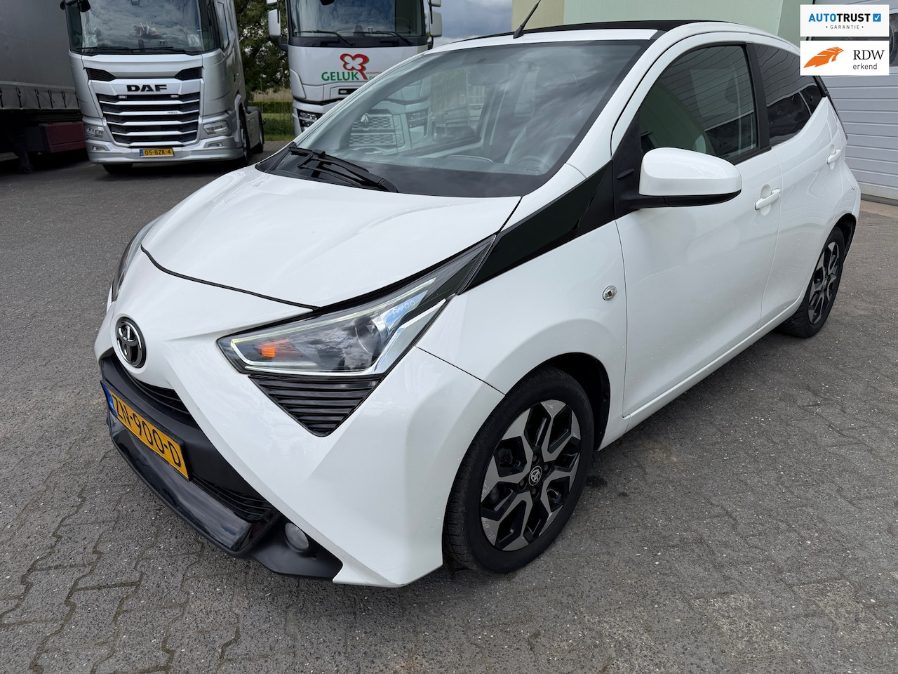 Toyota Aygo - 1.0 VVT-i x-cite Cabrio Top|Climate control|Camera|Lm velgen|Apple Carlay|Led|Lim control - AutoWereld.nl