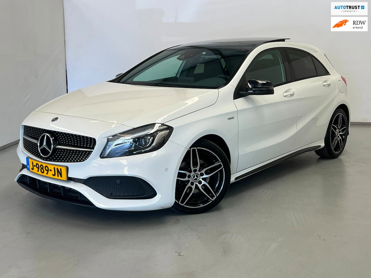 Mercedes-Benz A-klasse - 180 / AMG / Pano / CarPlay / Camera - AutoWereld.nl