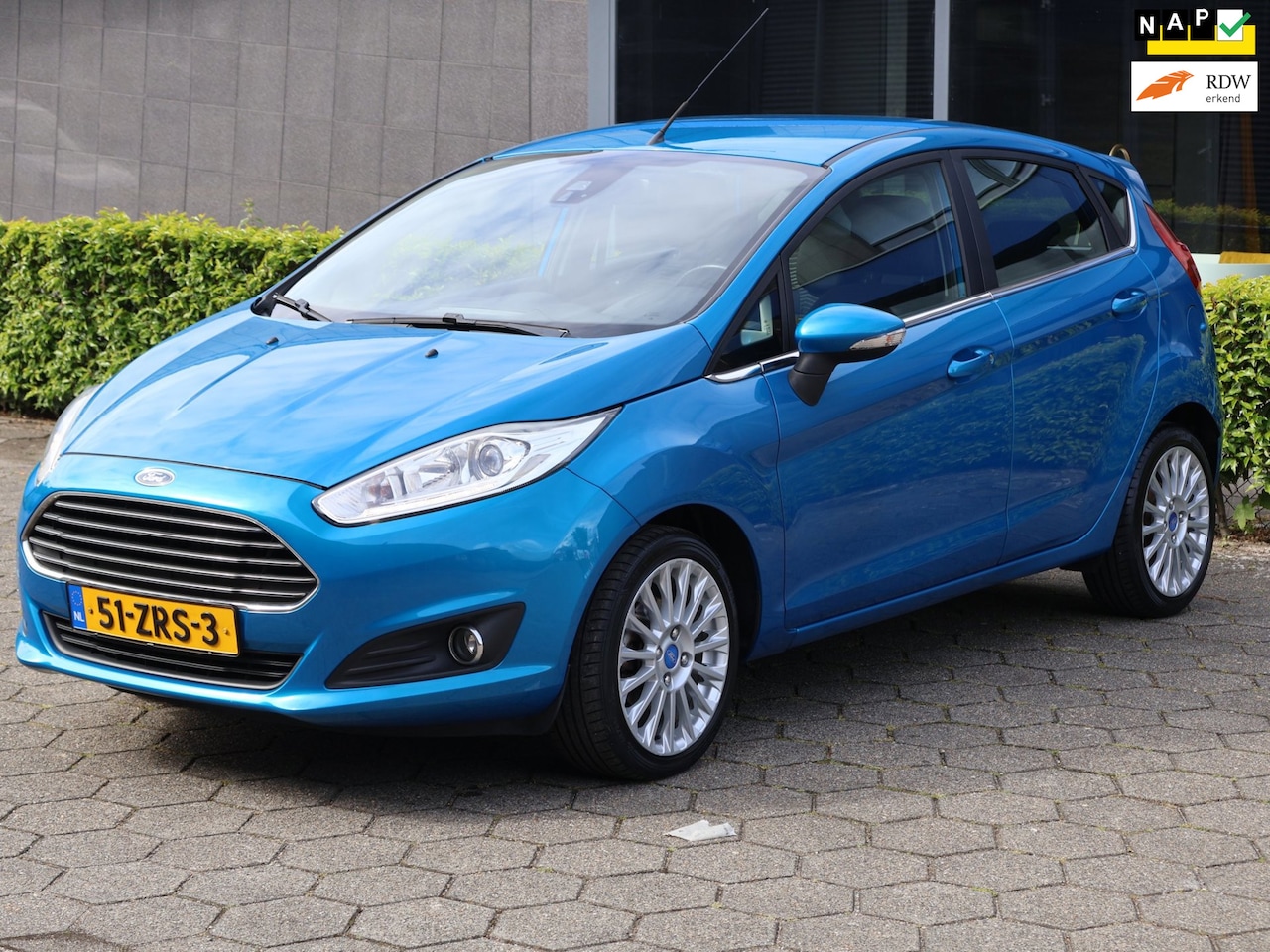 Ford Fiesta - 1.0 EcoBoost Titanium|Cruise|Carplay|Camera|PDC|Climate|Dealer Onderhouden - AutoWereld.nl