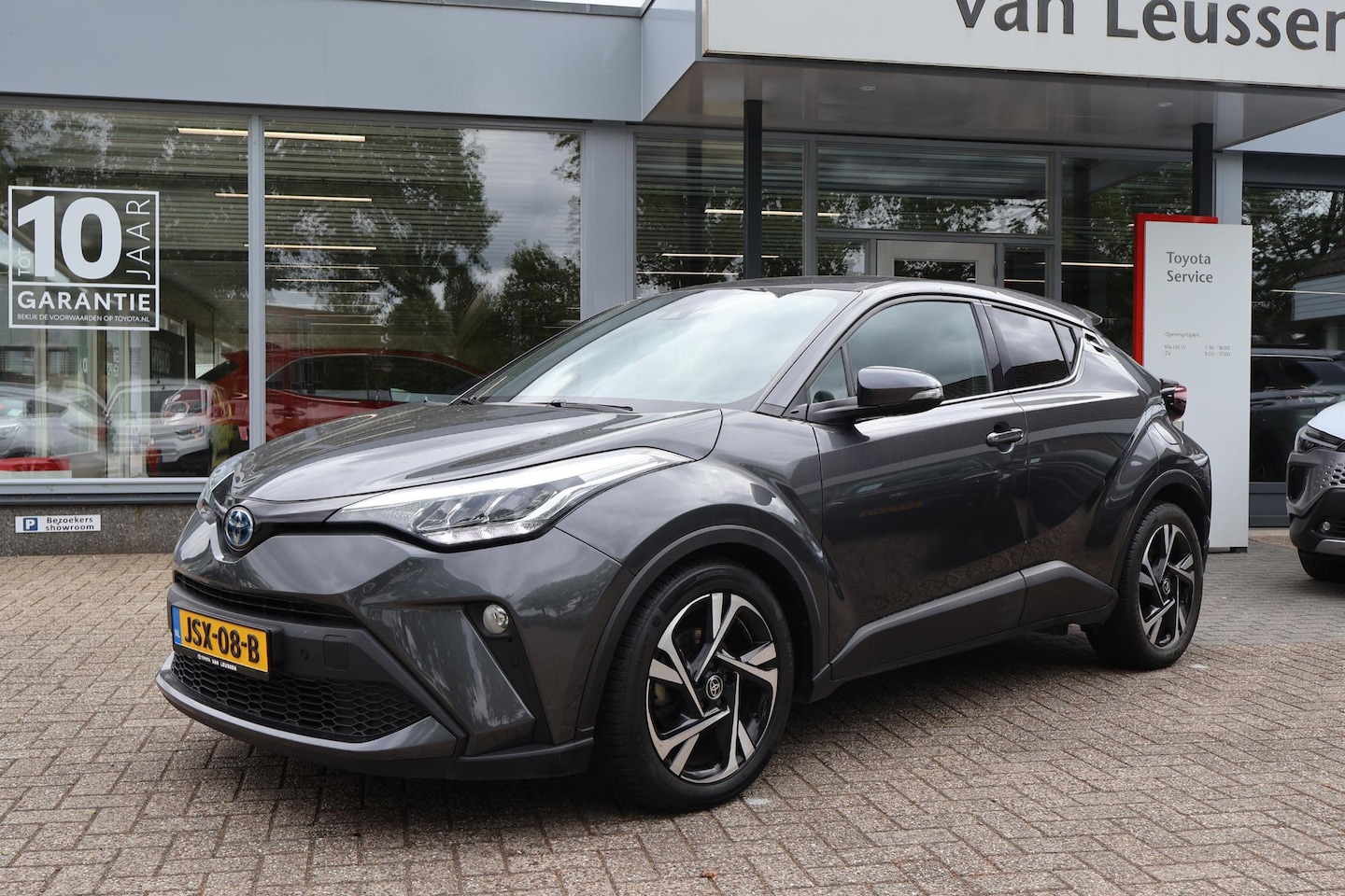 Toyota C-HR - 1.8 Hybrid DYNAMIC STOELVERW. DODEHOEK ALL-SEASON KEYLESS LED KOPLAMPEN PARK.SENSOREN V+A - AutoWereld.nl
