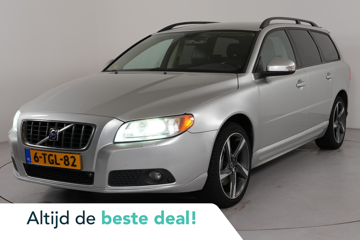 Volvo V70 - 2.4 D5 Momentum | Trekhaak | Cruise | Stl. verw. | - AutoWereld.nl