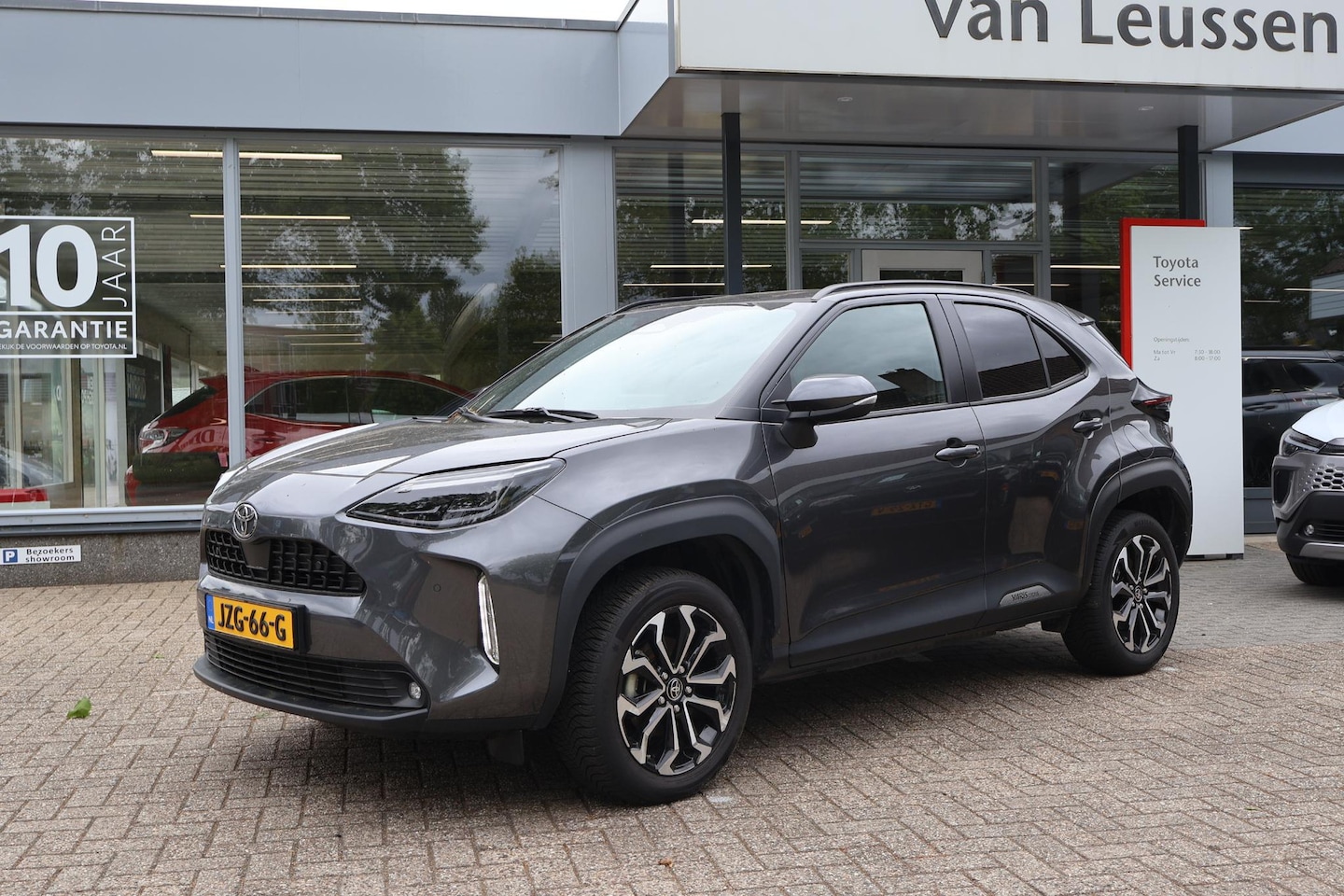Toyota Yaris Cross - 1.5 HYBRID 115 FIRST EDITION STUUR/STOEL&WISSERVERW. PARK.SENSOREN V+A APPLE/ANDROID CLIMA - AutoWereld.nl