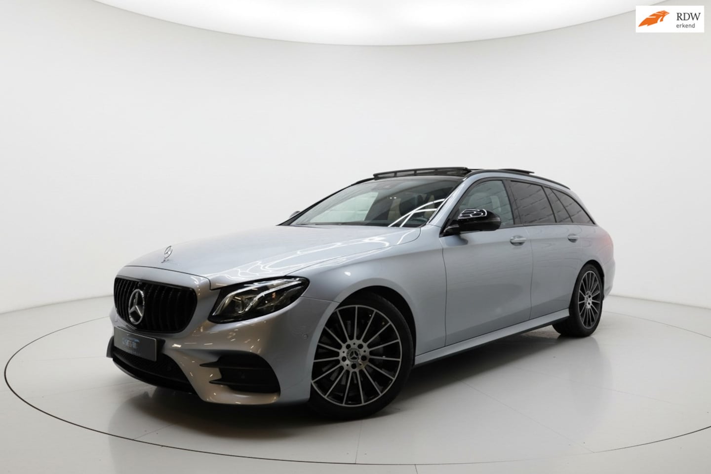 Mercedes-Benz E-klasse Estate - 200 AMG NIGT PANO 360 BURM - AutoWereld.nl
