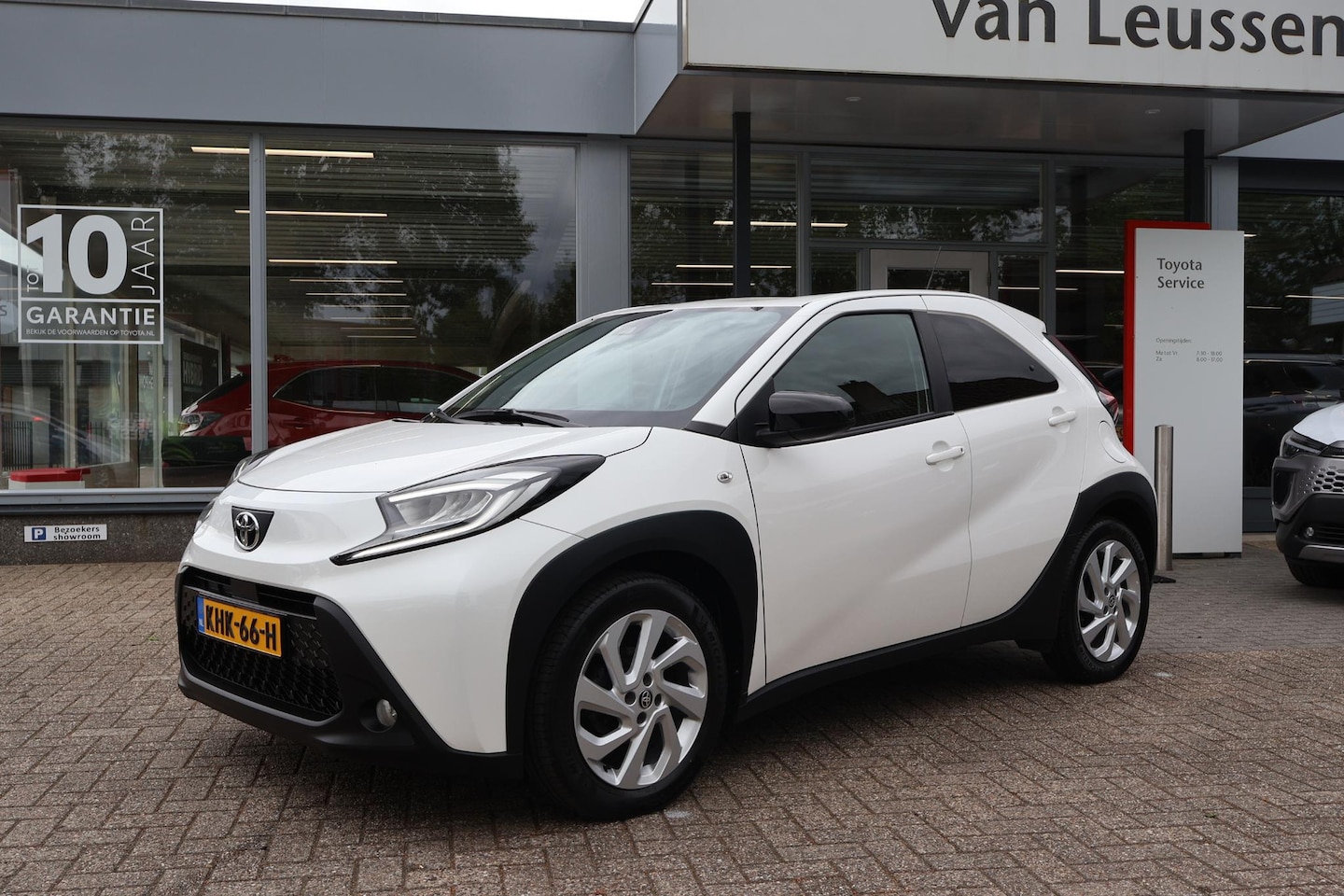 Toyota Aygo X - FIRST LM-VELGEN STOELVERW. CLIMA CAMERA APPLE/ANDROID AD-CRUISE - AutoWereld.nl