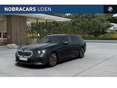 BMW i5 Touring - eDrive40 M Sport / Panoramadak / Trekhaak / Comfortstoelen / Bowers & Wilkins / Parking As