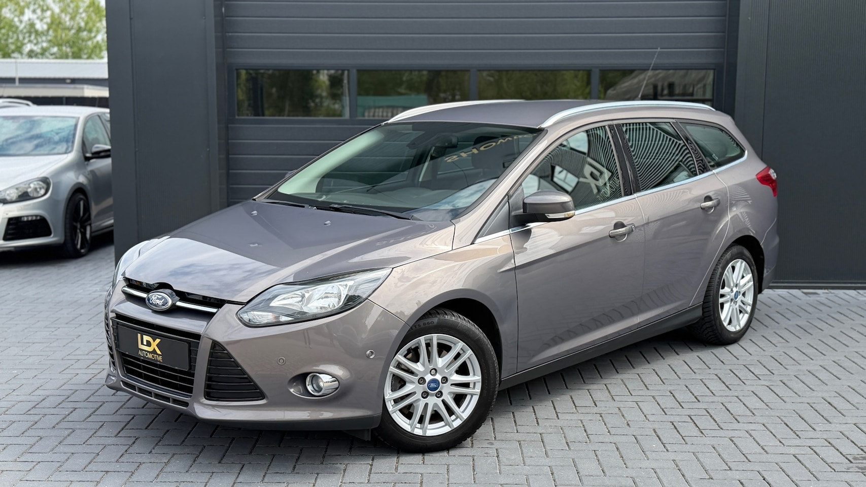 Ford Focus Wagon - 1.6 EcoBoost Lease Titanium Airco|Trekhaak|150PK|Riem vervangen 153DKM - AutoWereld.nl