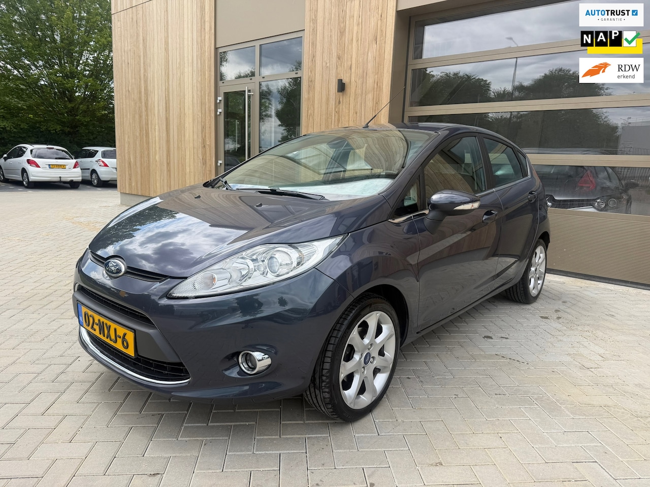Ford Fiesta - 1.25 Titanium 5DRS|Parkeersensoren |Cruise Controle|keyless|Clima|Nieuwe APK - AutoWereld.nl