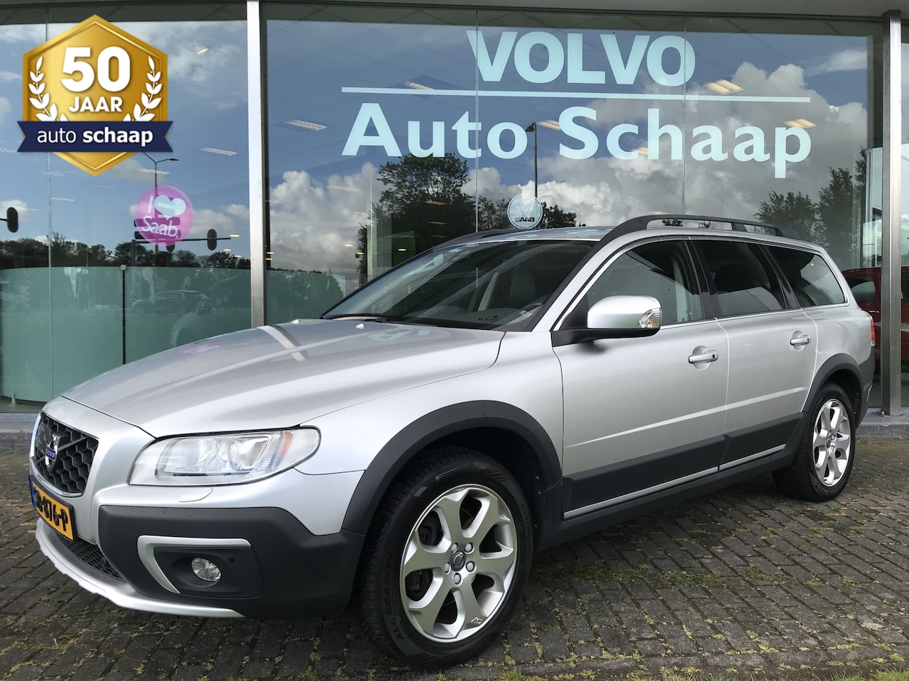 Volvo XC70 - 2.4 D5 AWD Polar Automaat | Rijklaar incl garantie | EURO6 Standkachel Trekhaak Adaptieve - AutoWereld.nl