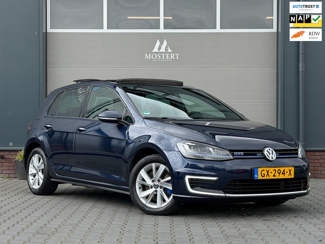 Volkswagen Golf - 1.4 TSI/204pk GTE|2015|NAP|Pano|Leder|Stoelverw.|Dealer|Groot scherm|Trekhaak|Camera|Navi| - AutoWereld.nl