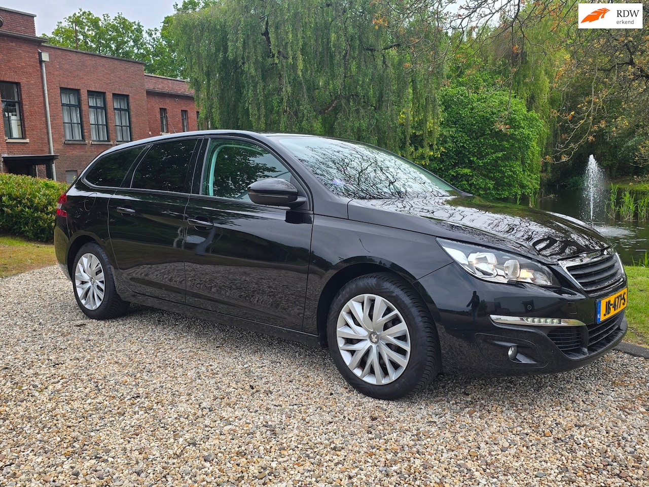 Peugeot 308 SW - 1.2 PureTech Blue Lease Premium Airco Trekhaak - AutoWereld.nl