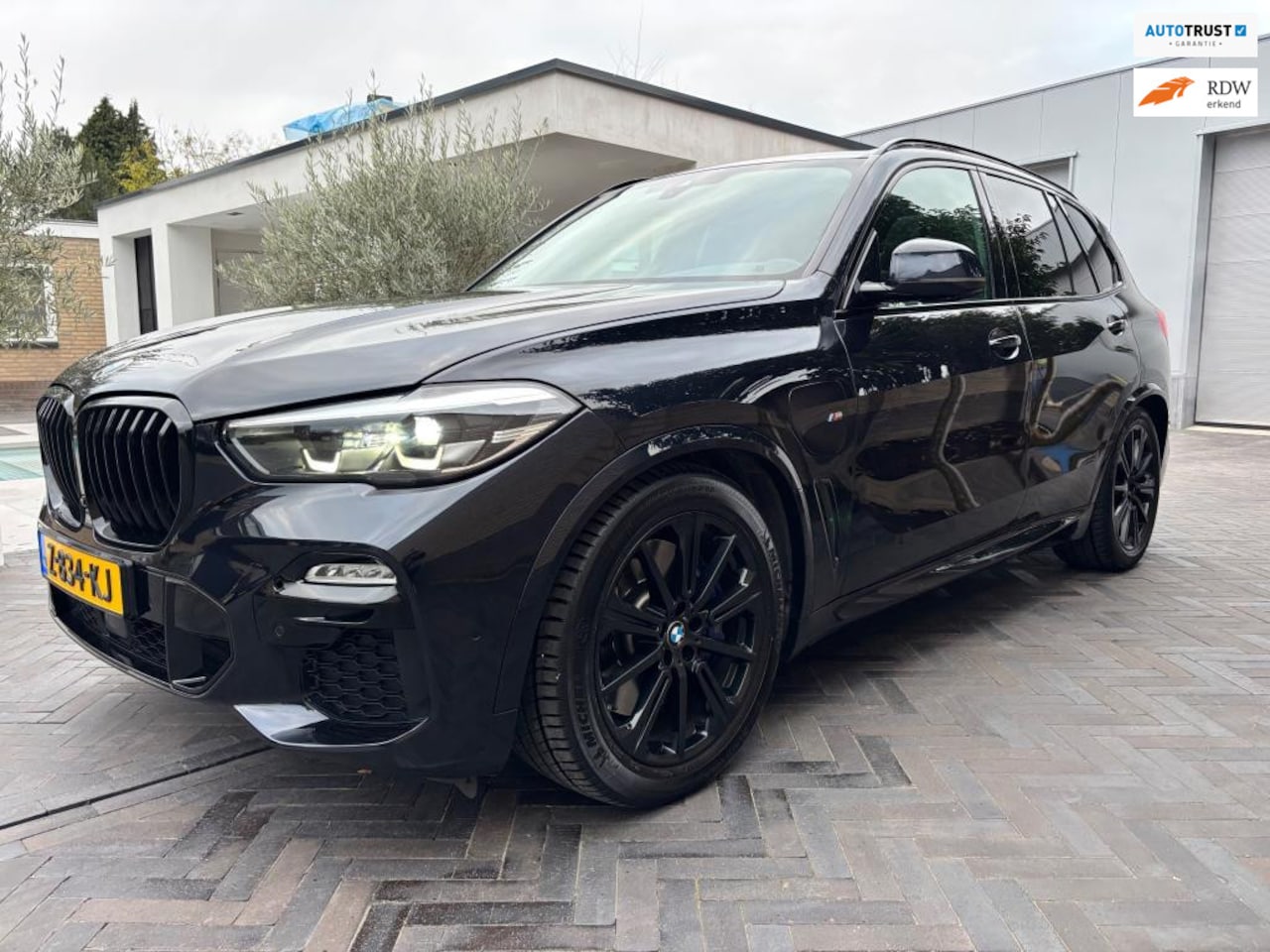 BMW X5 - XDrive45e Carbon zwart M-pakket PANORAMA 394 pk - AutoWereld.nl