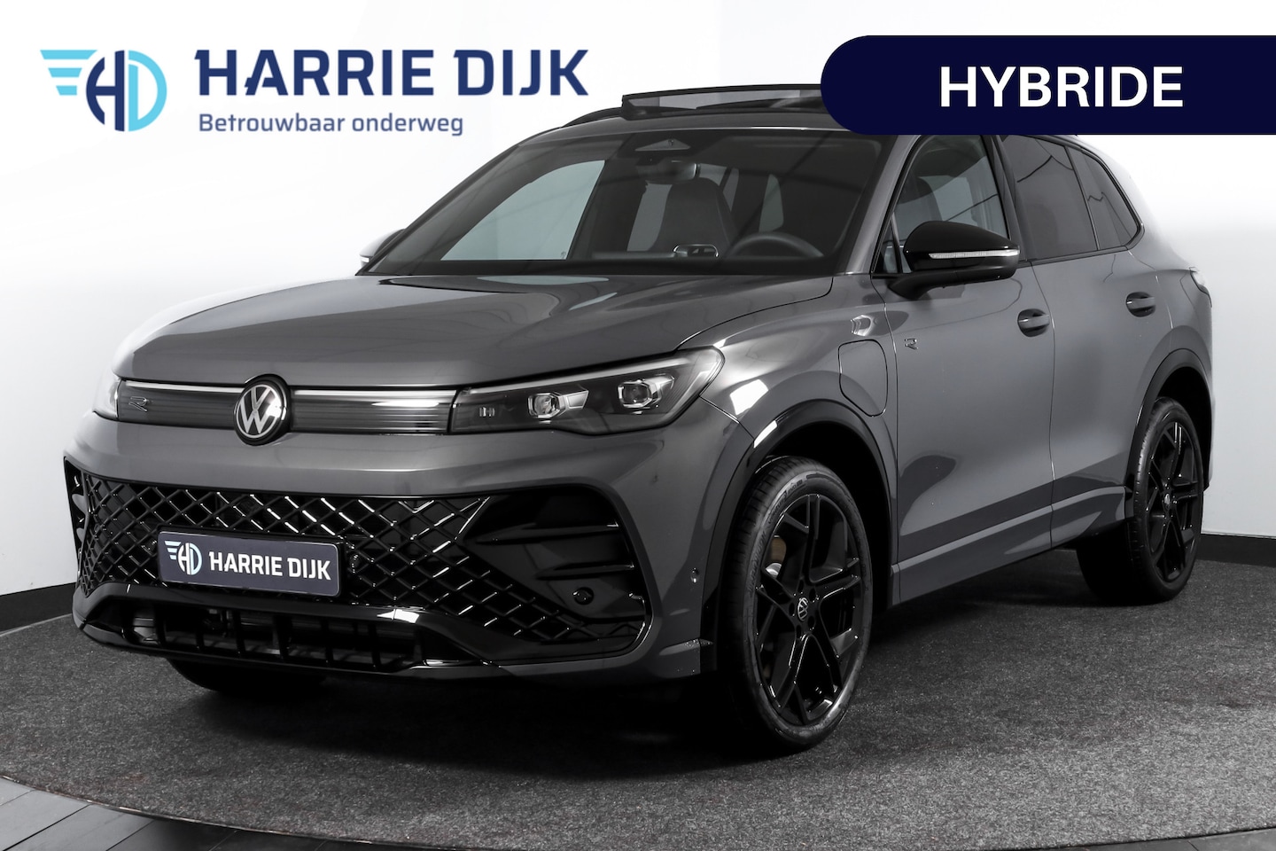 Volkswagen Tiguan - 1.5 eHybrid 272 PK R-Line | Black Style | Elek. Trekhaak | S/K-panodak | Adapt. Cruise | S - AutoWereld.nl