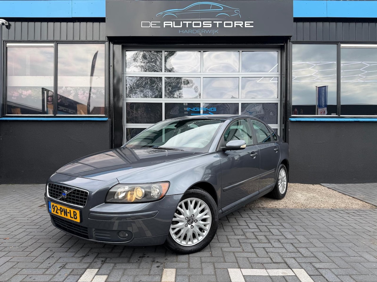 Volvo S40 - 2.4 Elite Automaat Cruise Pdc Airco 111 Dkm Nette Auto !!! - AutoWereld.nl