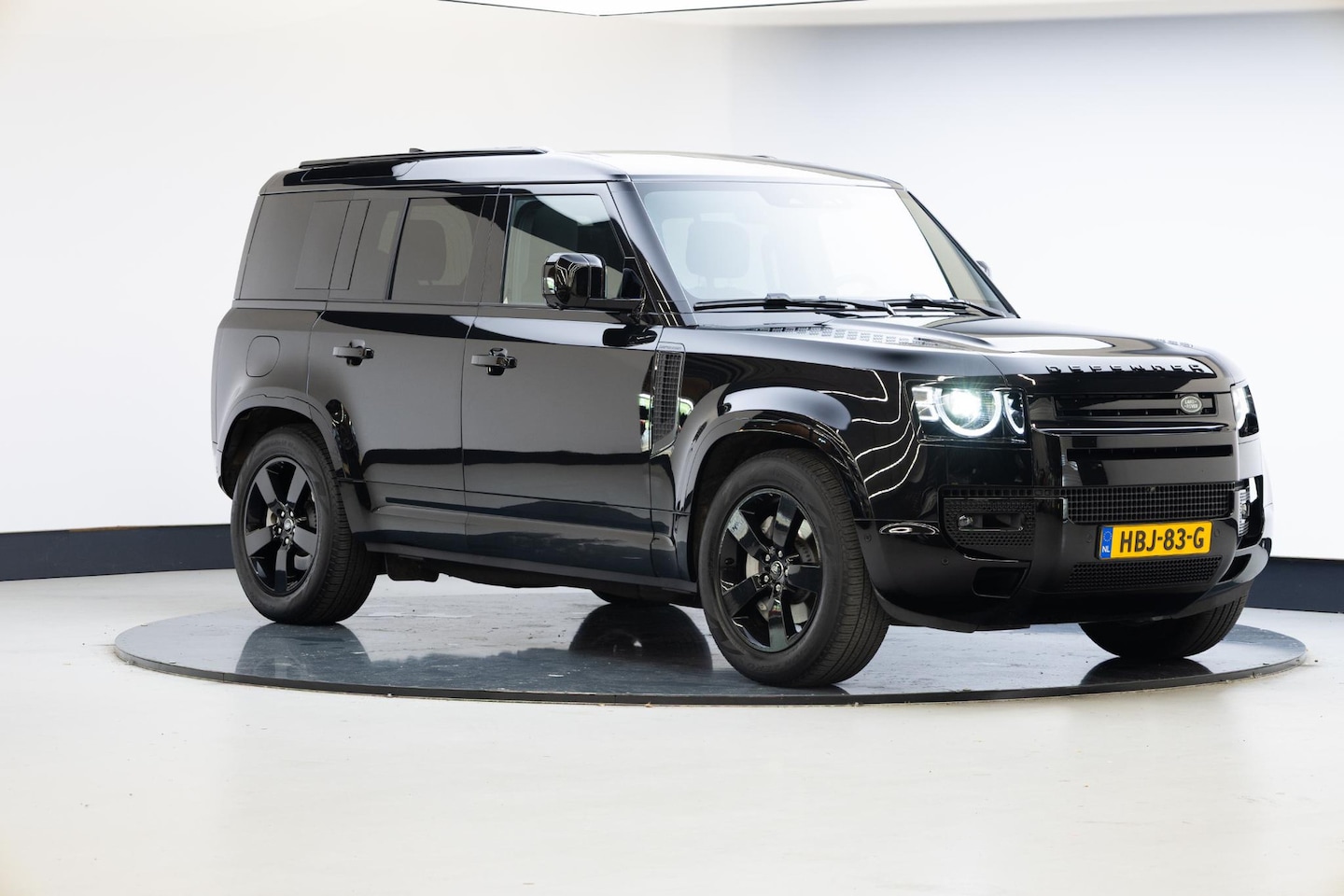 Land Rover Defender 110 - 2.0 P300e 110 X-Dynamic HSE | Trekhaak | - AutoWereld.nl