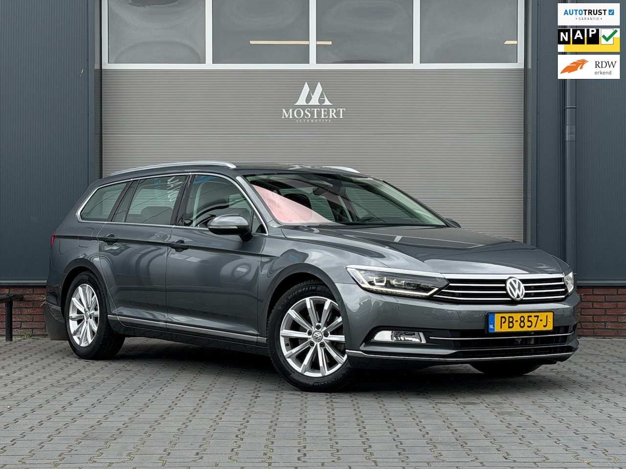 Volkswagen Passat Variant - 2.0 TSI/280pk 4Motion Highline|2017|NAP|Dealer onderhouden|Stuurverw.|Trekhaak|Adapt|Stoel - AutoWereld.nl