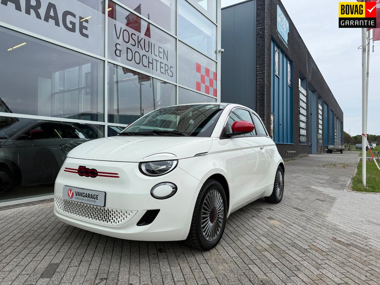 Fiat 500 - RED 42 kWh Camera | Navi | Sensoren - AutoWereld.nl