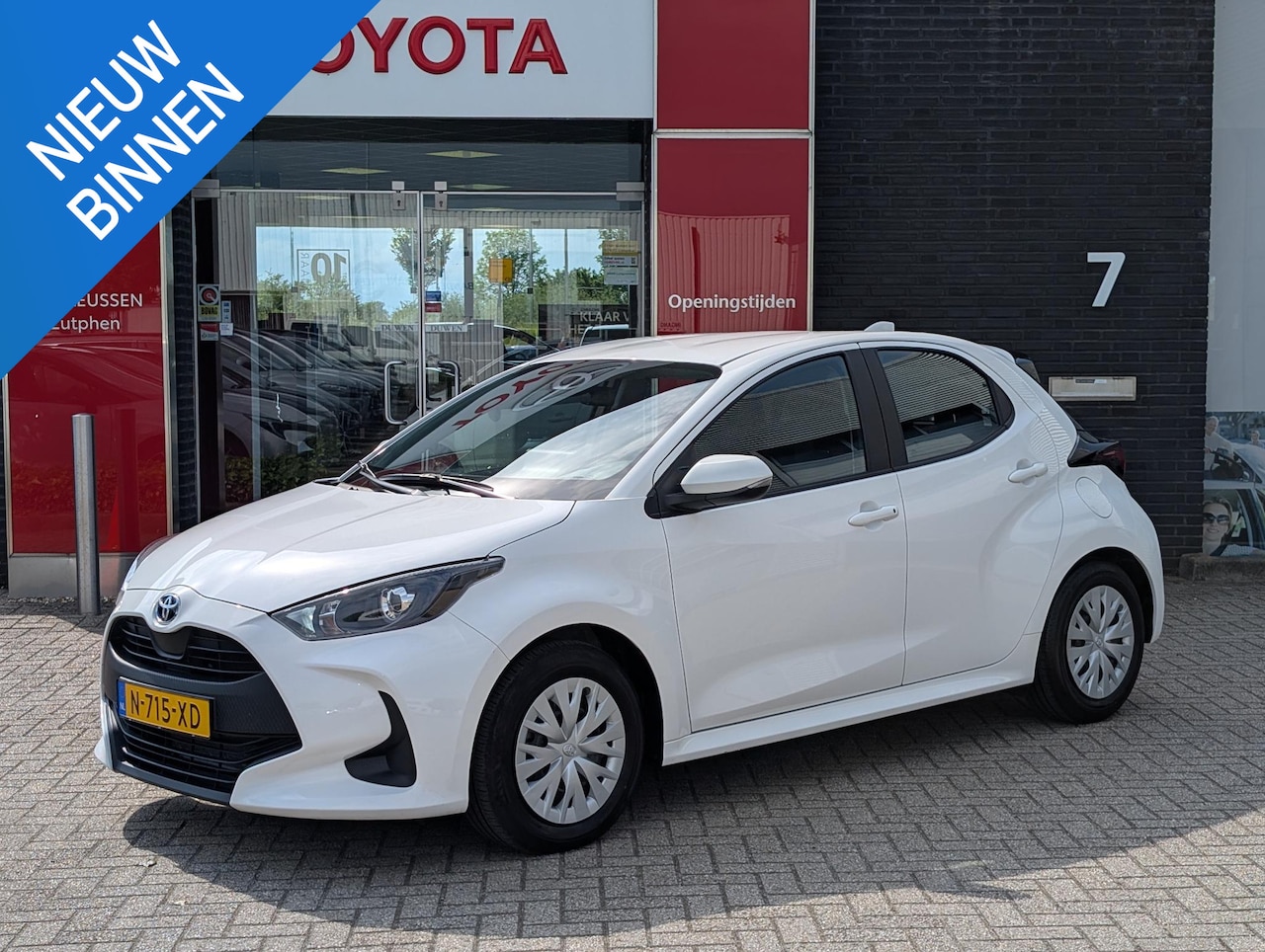 Toyota Yaris - 1.5 Hybrid Active NAVIGATIE ADAPTIVE CRUISE CONTROL ACHTERUITRIJCAMERA - AutoWereld.nl