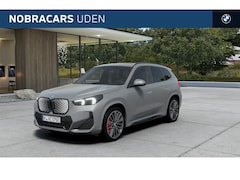 BMW iX1 - eDrive20 M Sport / Panoramadak / Sportstoelen / M Adaptief onderstel / Achteruitrijcamera