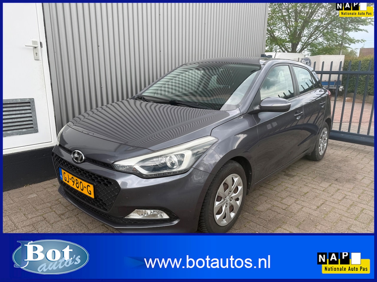 Hyundai i20 - 1.2 HP i-Motion Comfort / AIRCO / CRUISE CONTROL / NL-AUTO - AutoWereld.nl