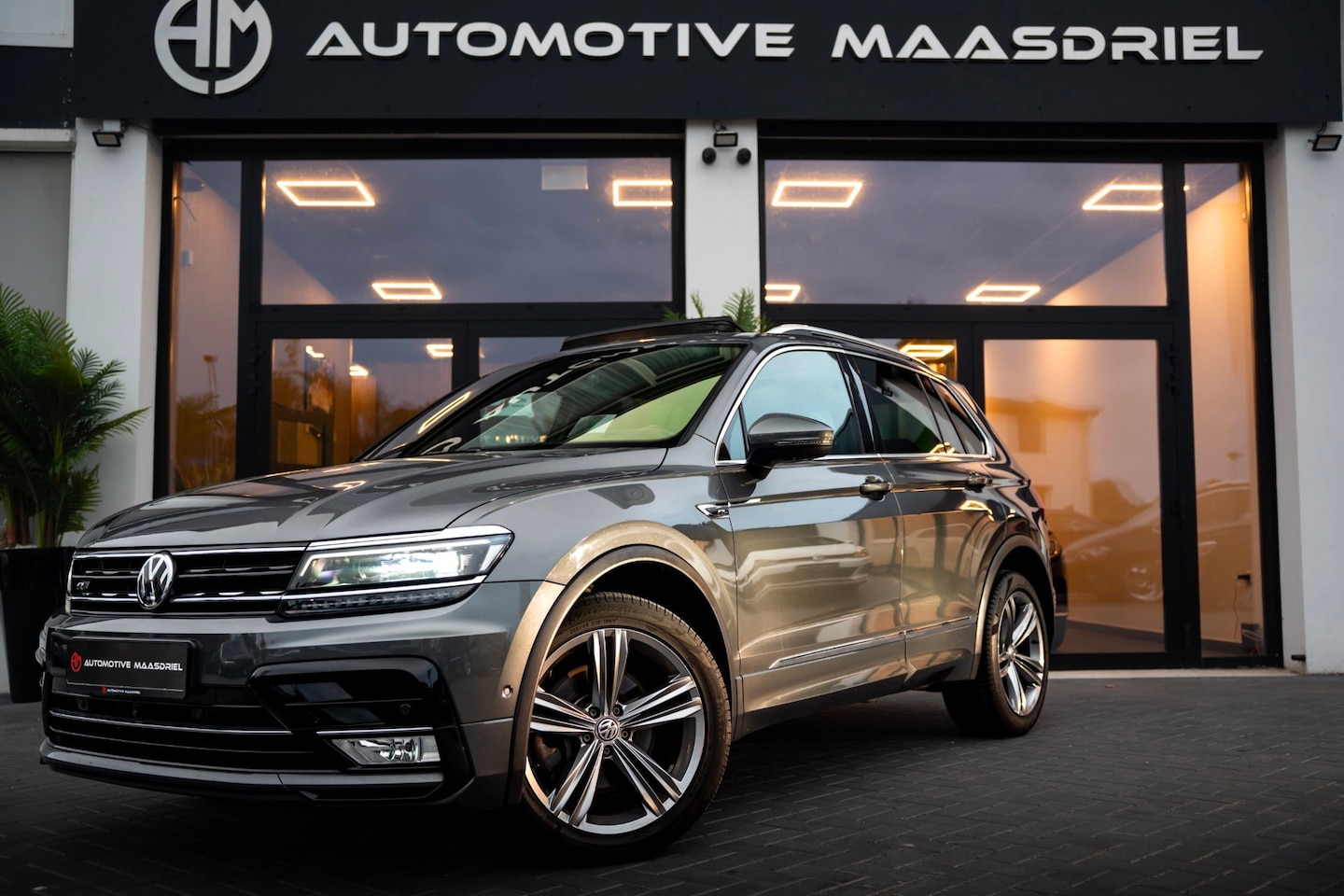 Volkswagen Tiguan - 2.0 TSI 4Motion/220PK/R-LINE/DSG/Head-up display/C - AutoWereld.nl