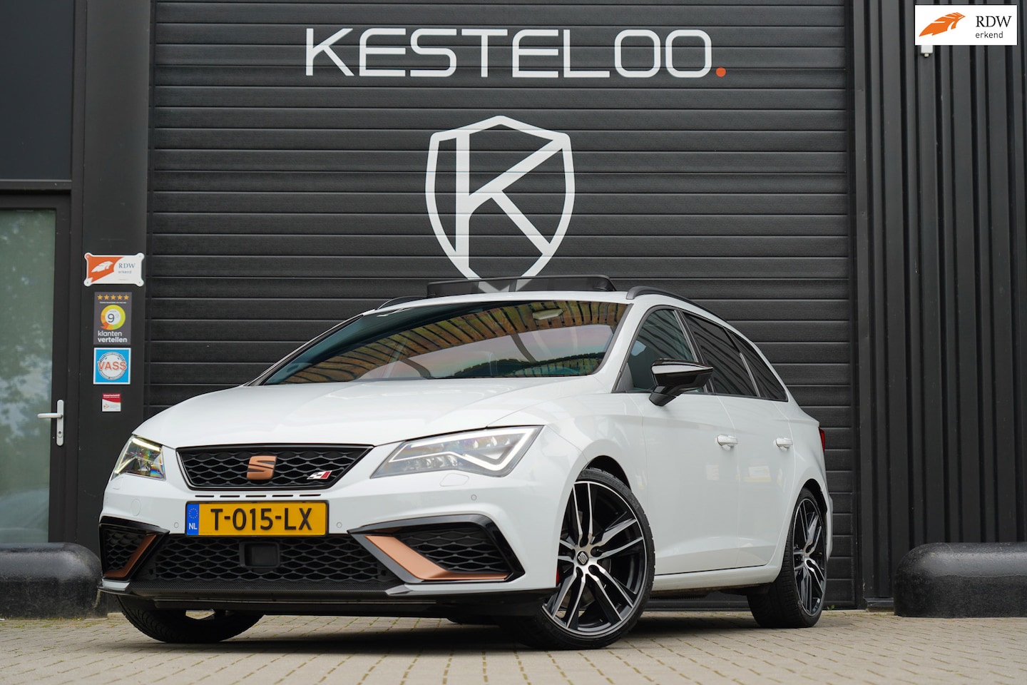 SEAT Leon ST - Cupra 300 2.0 TSI CUPRA 300 PANO/BEATS/LED/VERW STOEL/ACC/CAMERA/WINTERPAKK - AutoWereld.nl