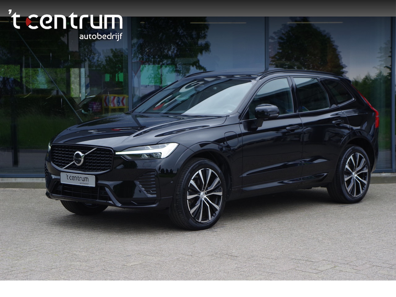 Volvo XC60 - 2.0 T8 Plug-in Hybrid 456 PK AWD Ultimate Dark, Panoramadak, 360 Camera, Sportstoelen - AutoWereld.nl