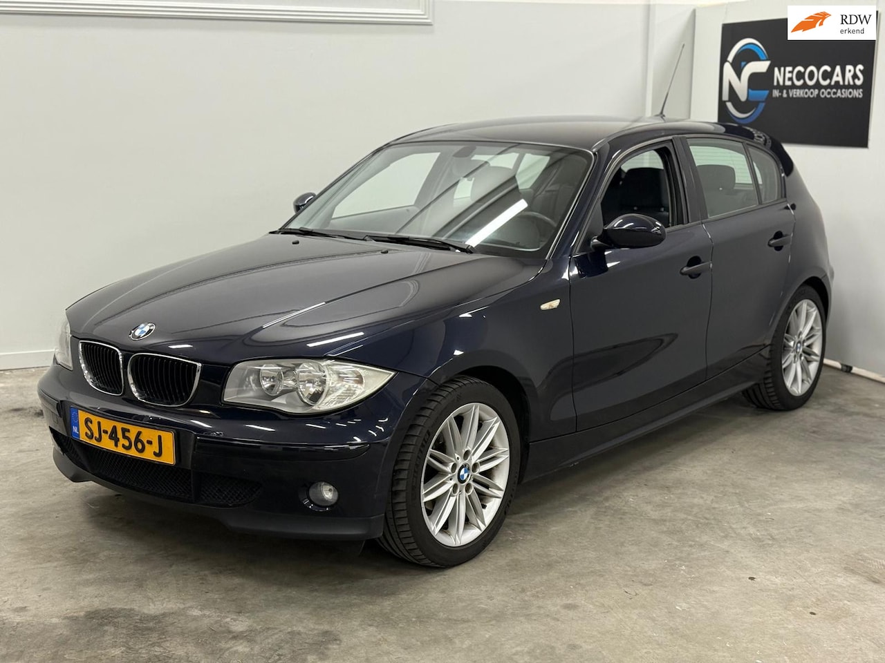 BMW 1-serie - 116i / DEALER ONDERHOUDEN / STOELVERWARMING / SUPER NETJES - AutoWereld.nl