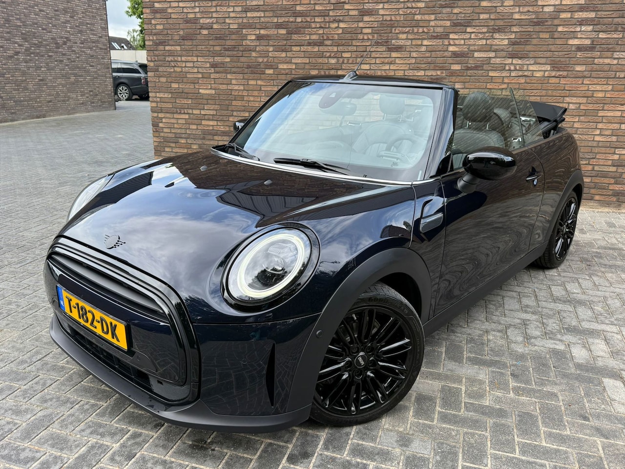 MINI Cabrio - 1.5 Cooper Classic Mini 1.5 Cooper Classic, AUT, HARMAN KARDON, LEDER, STUURVERW, STOELVERW - AutoWereld.nl