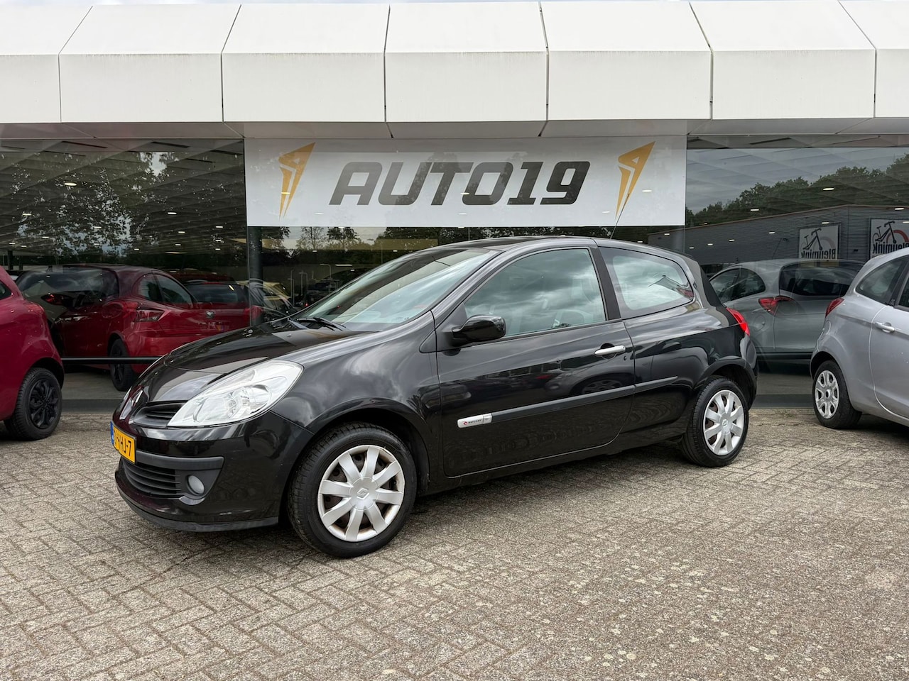 Renault Clio - 1.2-16V Rip Curl 1.2-16V Rip Curl - AutoWereld.nl