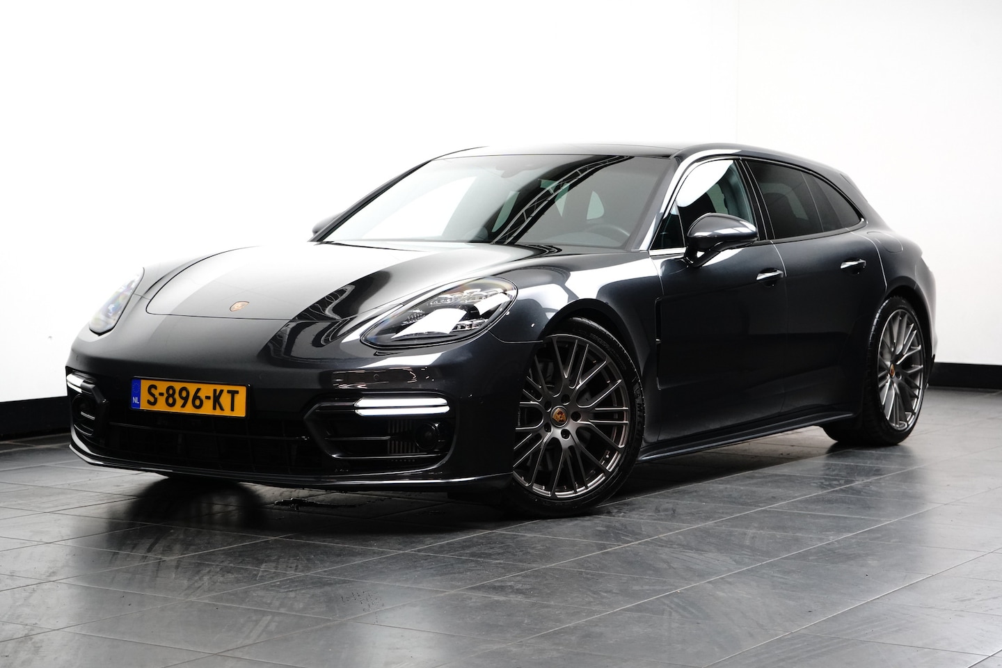 Porsche Panamera Sport Turismo - 2.9 4 E-Hybrid Platinum Edition | VERWACHT | Adapt. Cruise | 360 Camera | 18-Voudig | Schu - AutoWereld.nl