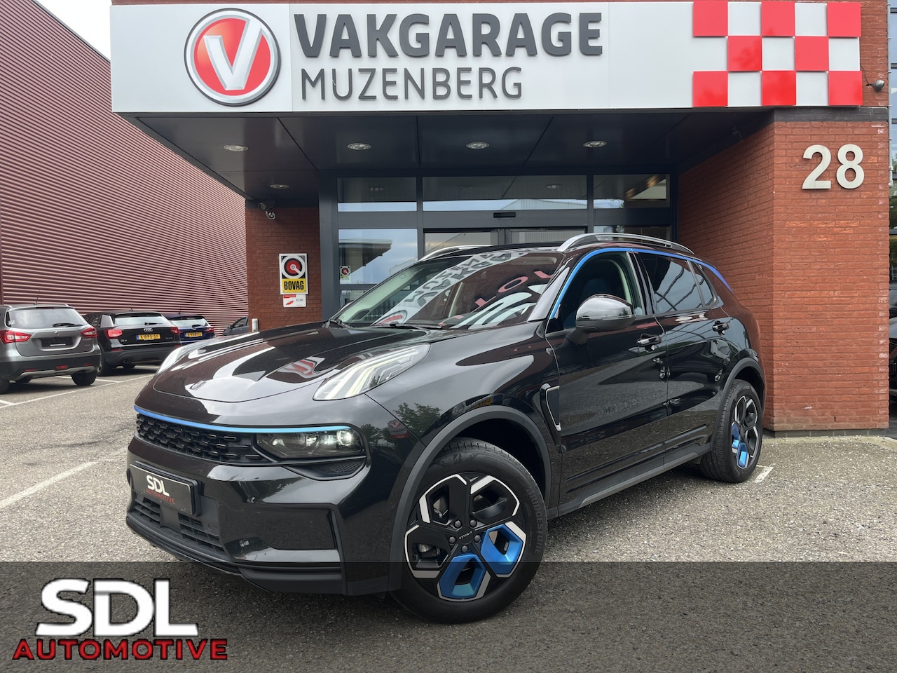 Lynk & Co 01 - 1.5 PHEV // INFINITY SOUND // SCHUIF-KANTELDAK // NAVI+CARPLAY // ELEK. ACHTERKLEP // ADAP - AutoWereld.nl