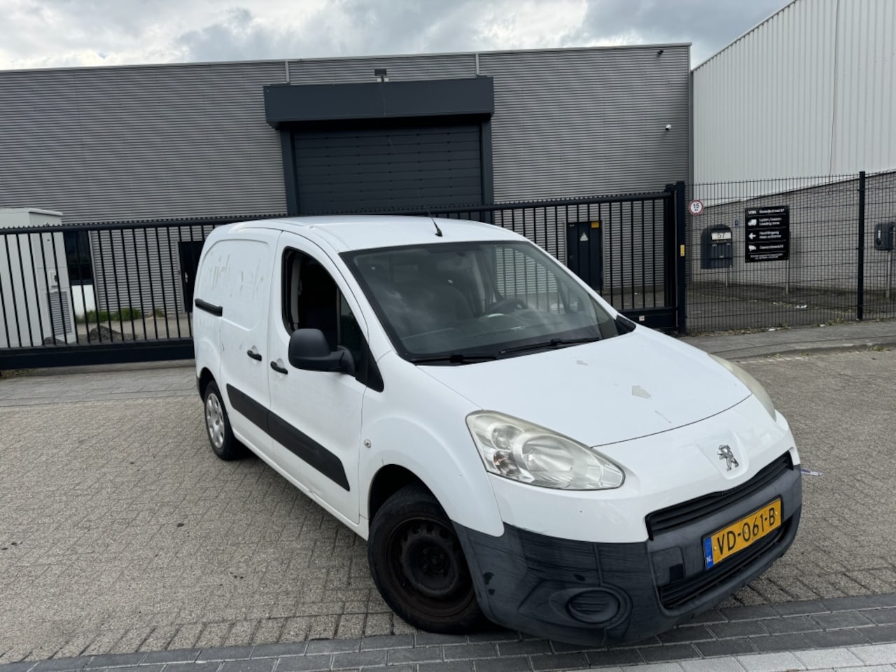 Peugeot Partner - 120 1.6eHDI Airco 3 Zits Lage KM - AutoWereld.nl