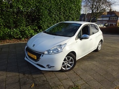 Peugeot 208 - MET NIEUW KOPELING SET & JAAR APK