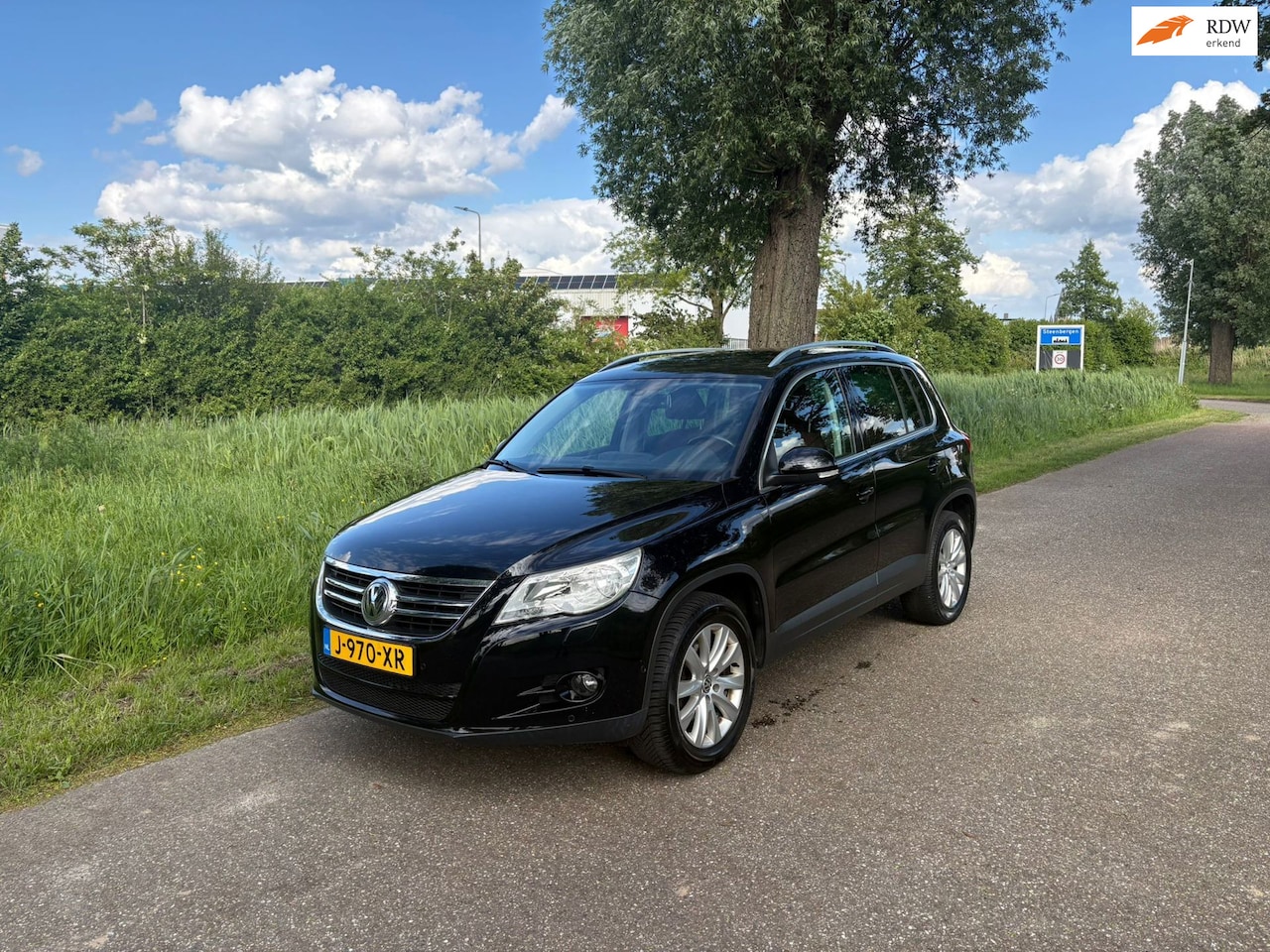 Volkswagen Tiguan - 1.4 TSI Sport&Style 4Motion 1e Eigenaar Stoelverwarming Airco Pdc Voor En Achter Trekhaak - AutoWereld.nl