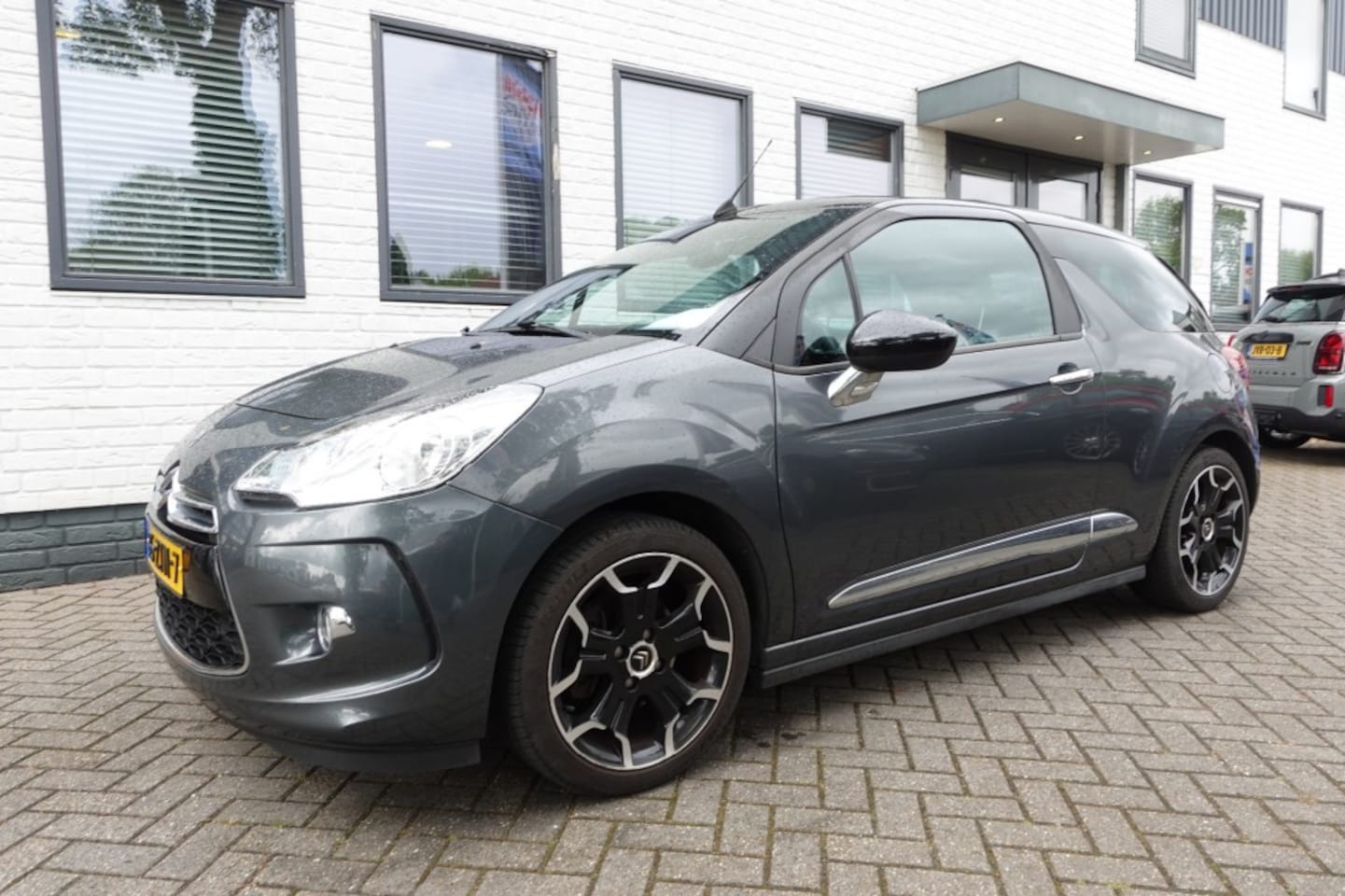Citroën DS3 Cabrio - 1.6 THP SPORT CHIC   29.000 km !!  Cabriotop - AutoWereld.nl