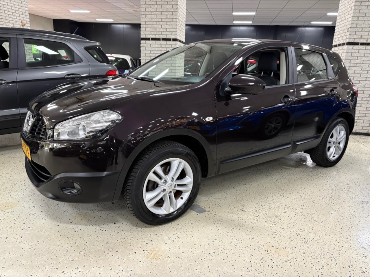 Nissan Qashqai - 1.6 Airco ECC Leder Trekhaak PDC Verw Stoel - AutoWereld.nl
