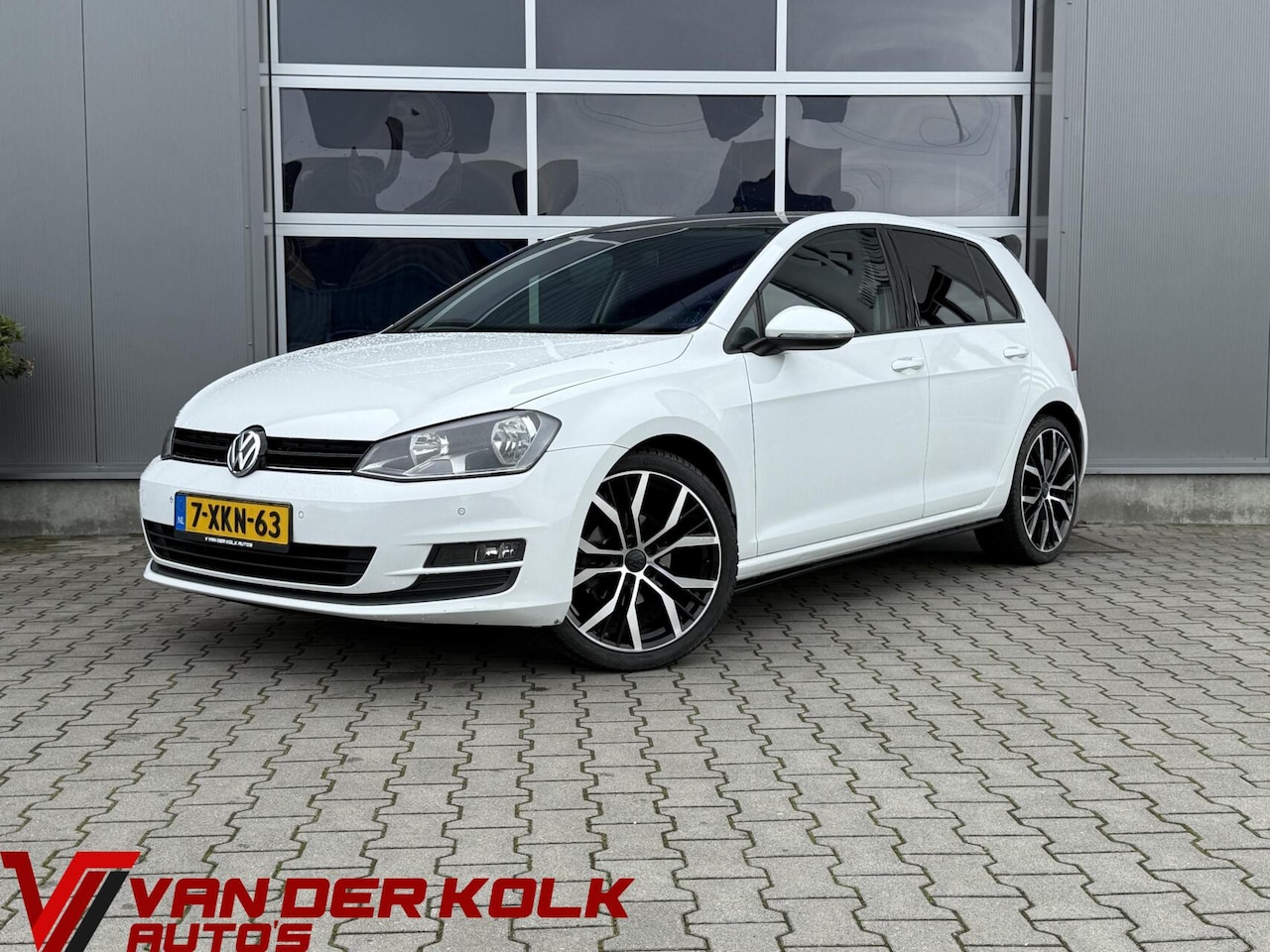 Volkswagen Golf - 1.2 TSI Comfortline | CarPlay | Leder | Navigatie | Climate | Cruise | Lichtmetaal | Memor - AutoWereld.nl
