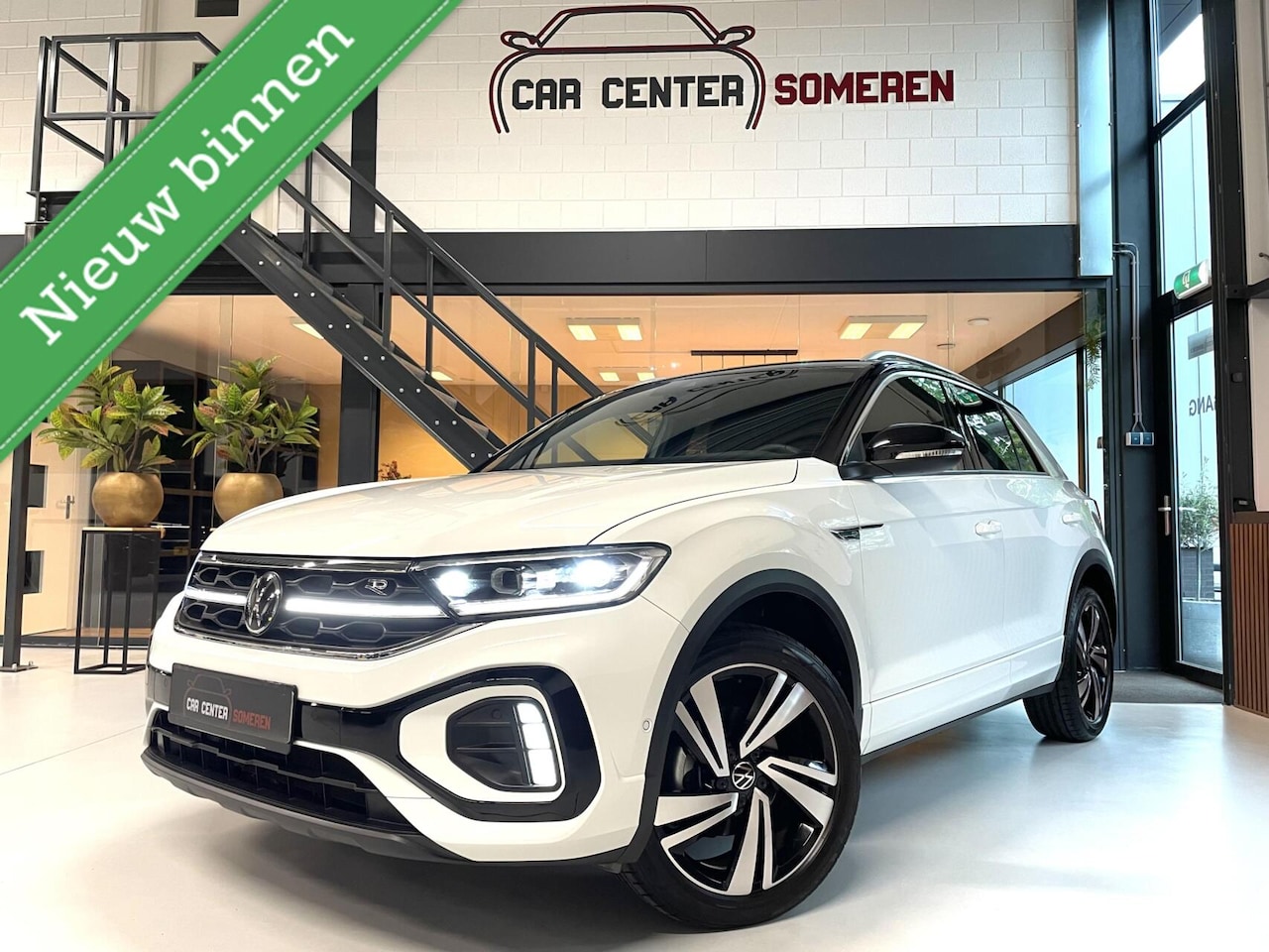 Volkswagen T-Roc - 1.5 TSI R-Line Business+/ Cam/ Keyless/ IQ LED/ CarPlay/ 18''LMV - AutoWereld.nl