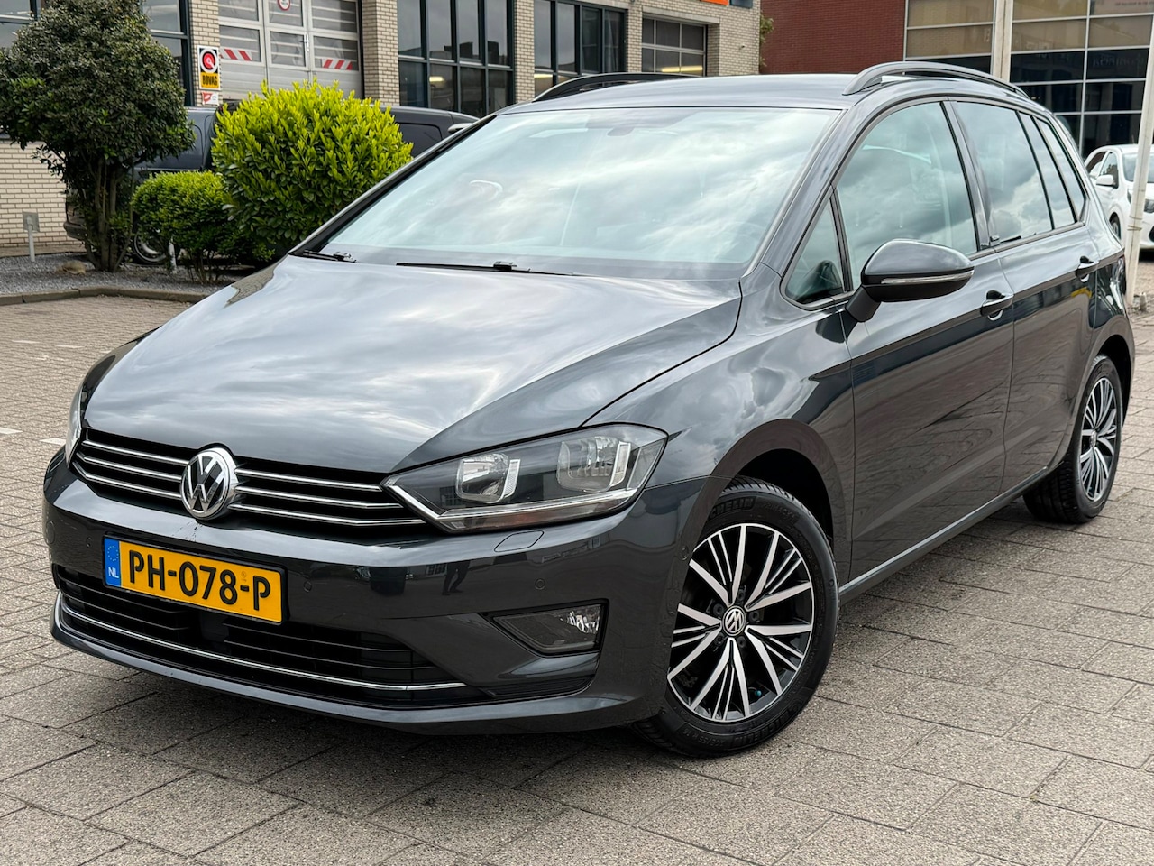 Volkswagen Golf Sportsvan - 1.2 TSI Highline ALLSTAR l GOED ONDERHOUDEN l ACC - AutoWereld.nl