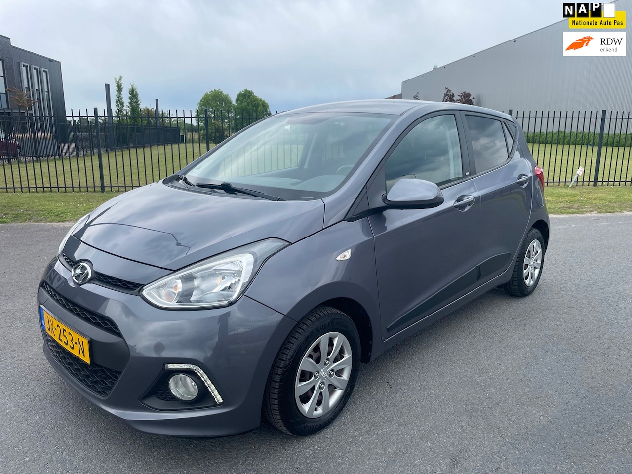 Hyundai i10 - 1.0i i-Motion Go! 2017|Bluetooth|Clima|Cruise|Navi|NAP|Privacy - AutoWereld.nl