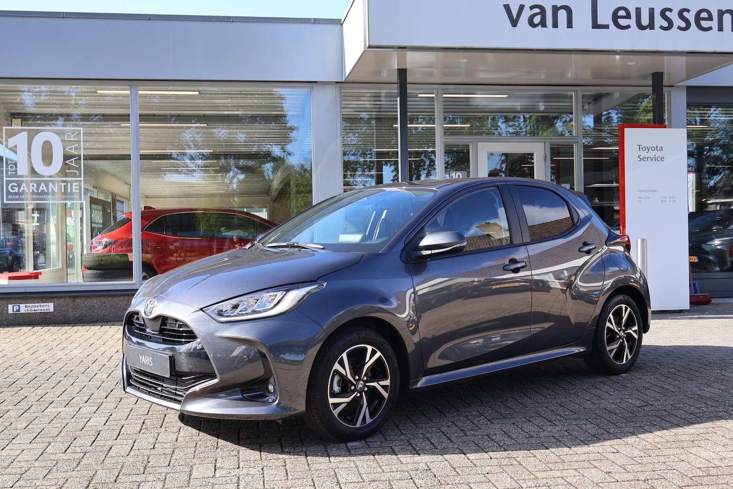 Toyota Yaris - 1.5 HYBRID 115 STYLE STOEL&STUURVERW. LED DODEHOEKDETECTIE KEYLESS PARK.SENSOREN V+A PRIVA - AutoWereld.nl